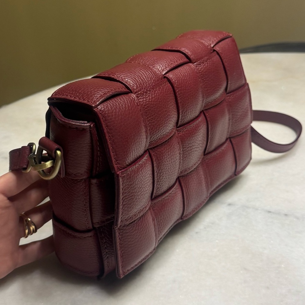 Elegant Burgundy Leather Crossbody Bag - Picture 2 of 6